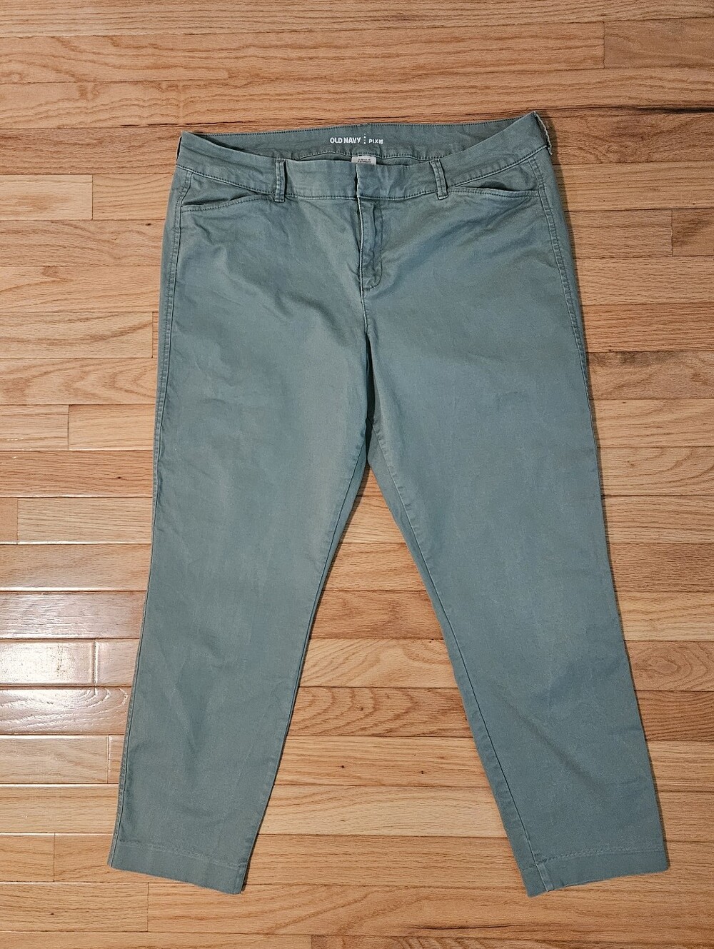 Old Navy Women's Green Pixie Capri Pants Size Crop Button Size 14 Regular